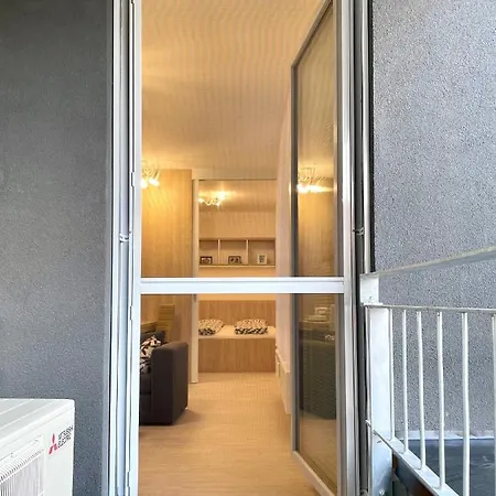 Explore Apartament *